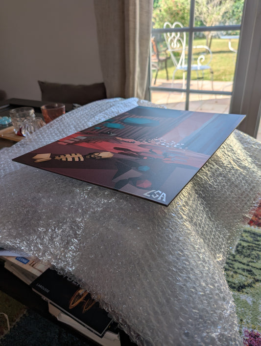light reflecting on aluminium print to show the glossy finish